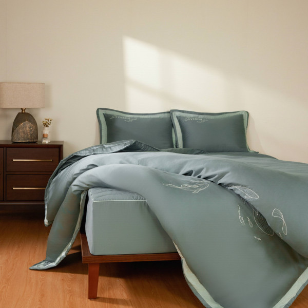 Bộ chăn ga chun chần Mặt hồ xanh - ESB26005 Bộ chăn ga chun chần Mặt hồ xanh - ESB26005